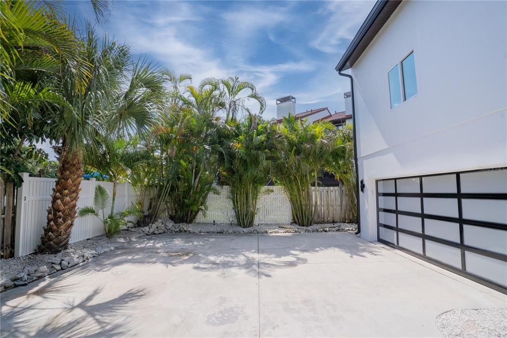 Active With Contract: $1,395,000 (3 beds, 3 baths, 1890 Square Feet)