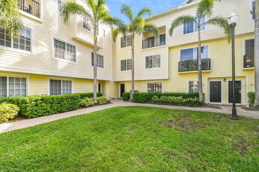 Recently Sold: $499,000 (3 beds, 3 baths, 1961 Square Feet)
