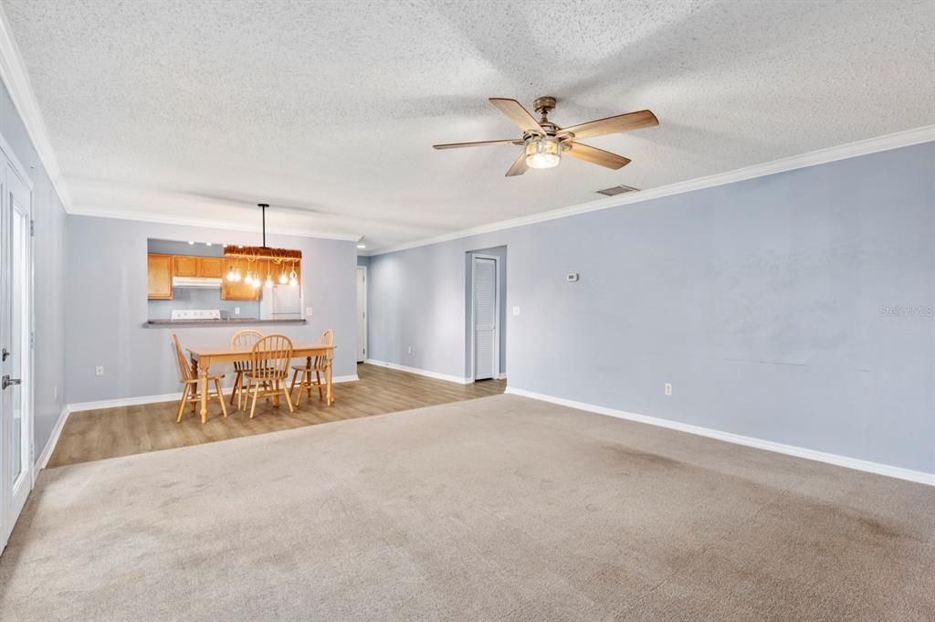Active With Contract: $219,000 (2 beds, 2 baths, 1049 Square Feet)
