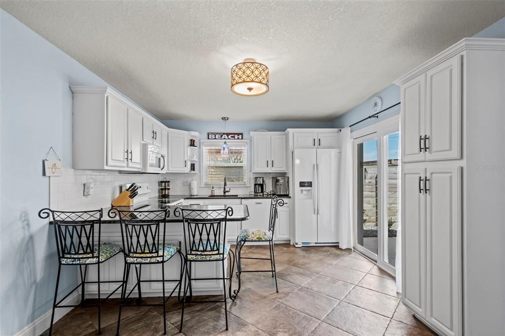 Recently Sold: $399,000 (2 beds, 2 baths, 1400 Square Feet)