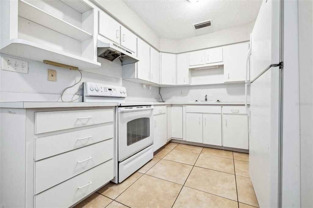 Active With Contract: $229,900 (3 beds, 2 baths, 1537 Square Feet)