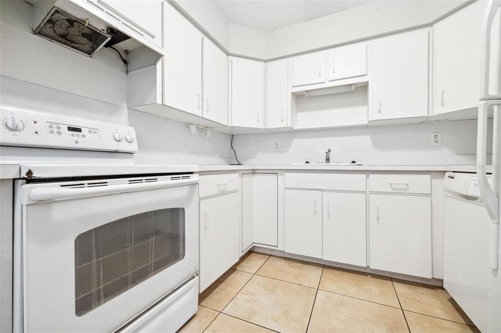 Active With Contract: $229,900 (3 beds, 2 baths, 1537 Square Feet)