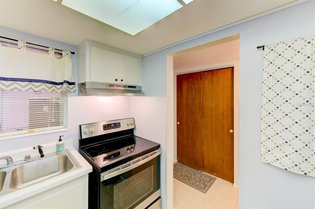 For Sale: $89,000 (1 beds, 1 baths, 768 Square Feet)