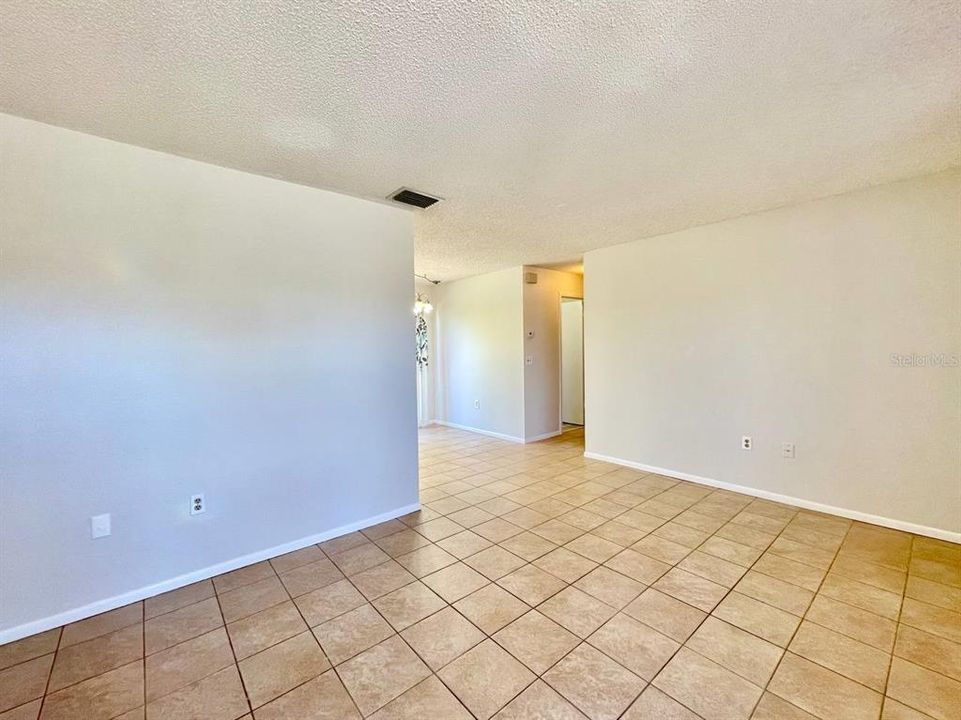 For Rent: $1,550 (2 beds, 1 baths, 704 Square Feet)