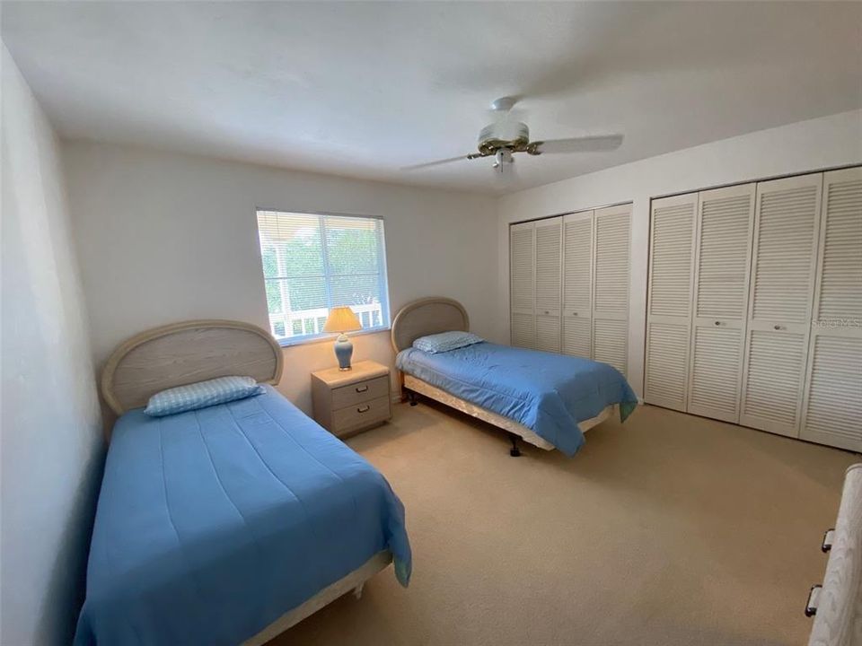 For Sale: $370,000 (2 beds, 2 baths, 1272 Square Feet)