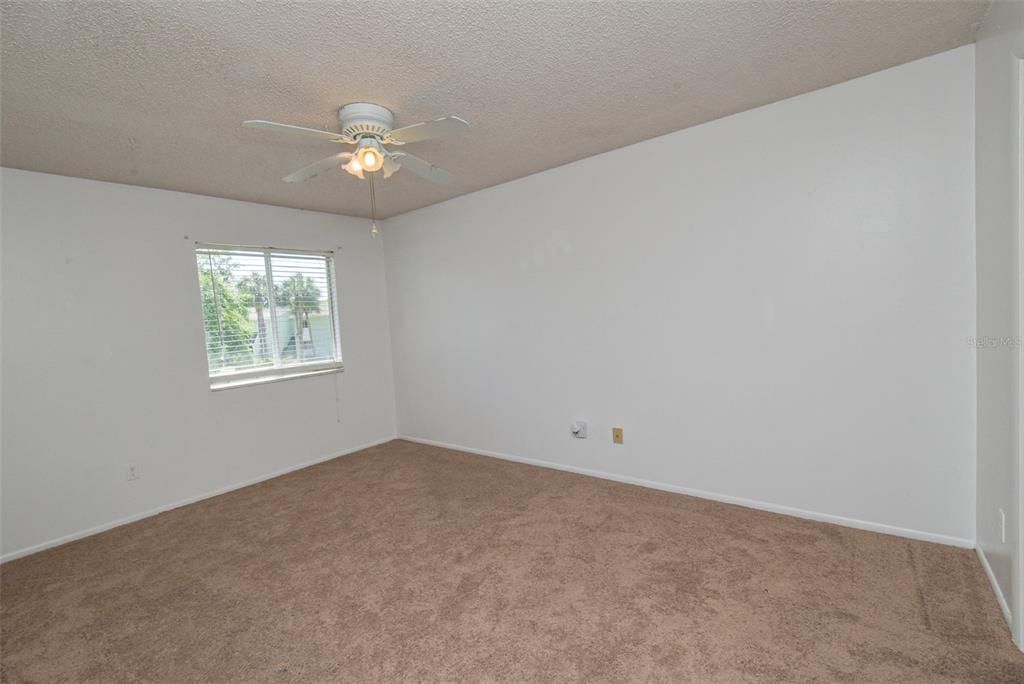 For Sale: $109,900 (2 beds, 1 baths, 1054 Square Feet)