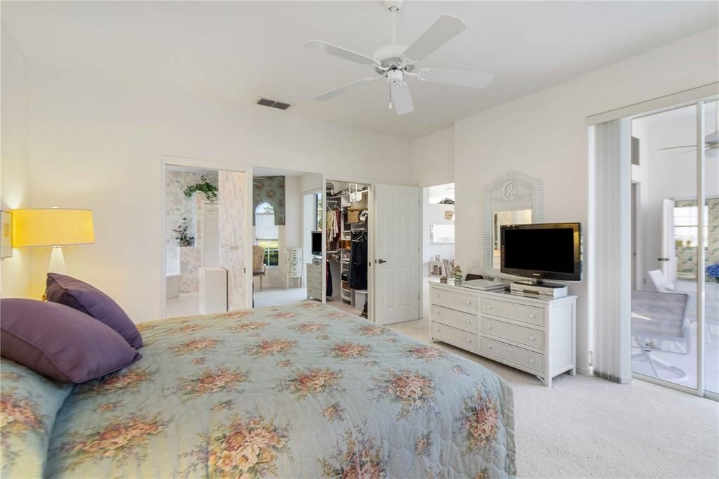 Recently Sold: $589,000 (2 beds, 2 baths, 1973 Square Feet)