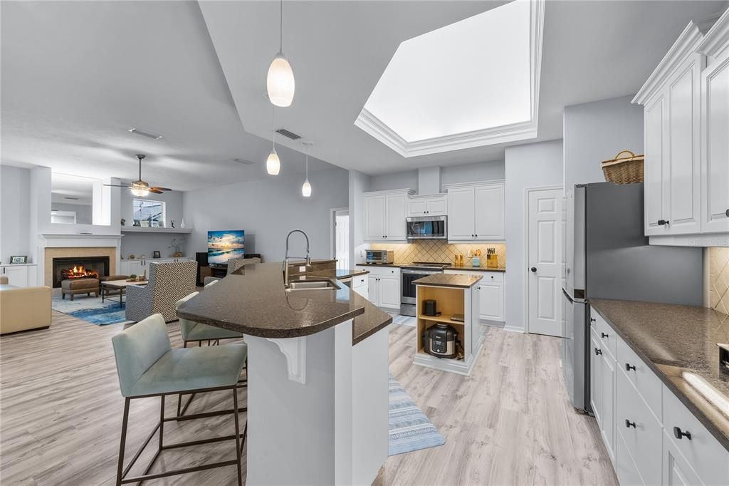 Active With Contract: $850,000 (5 beds, 4 baths, 3130 Square Feet)