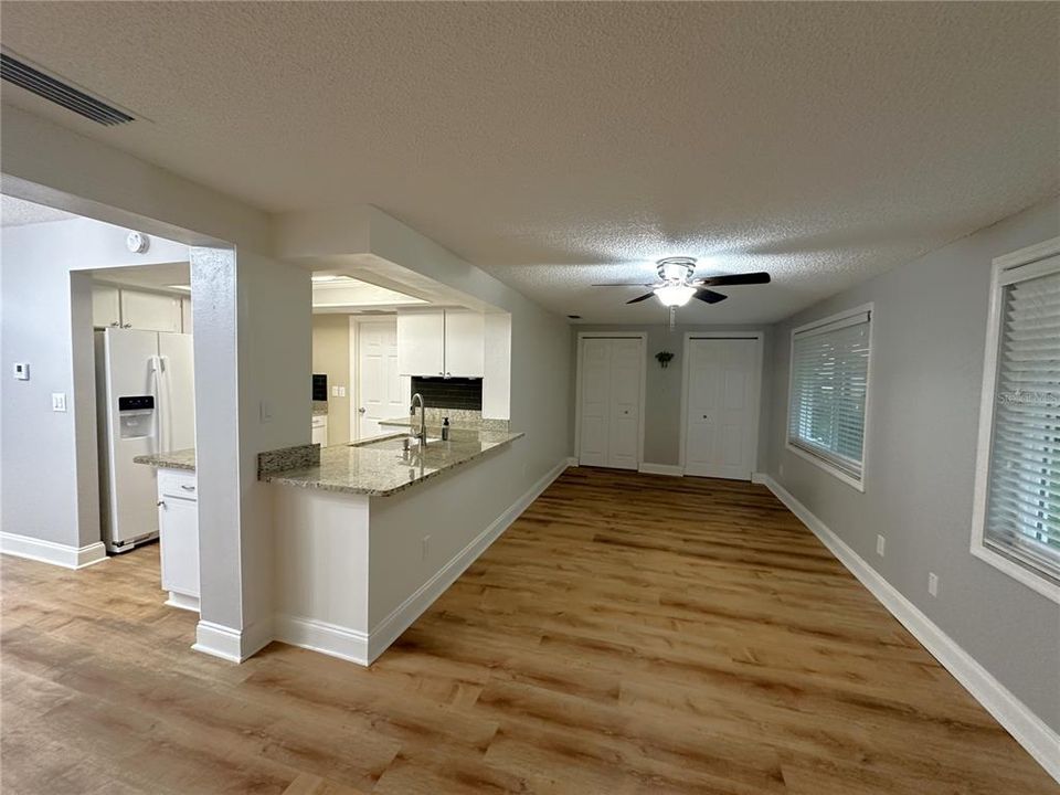For Sale: $289,900 (2 beds, 1 baths, 1113 Square Feet)