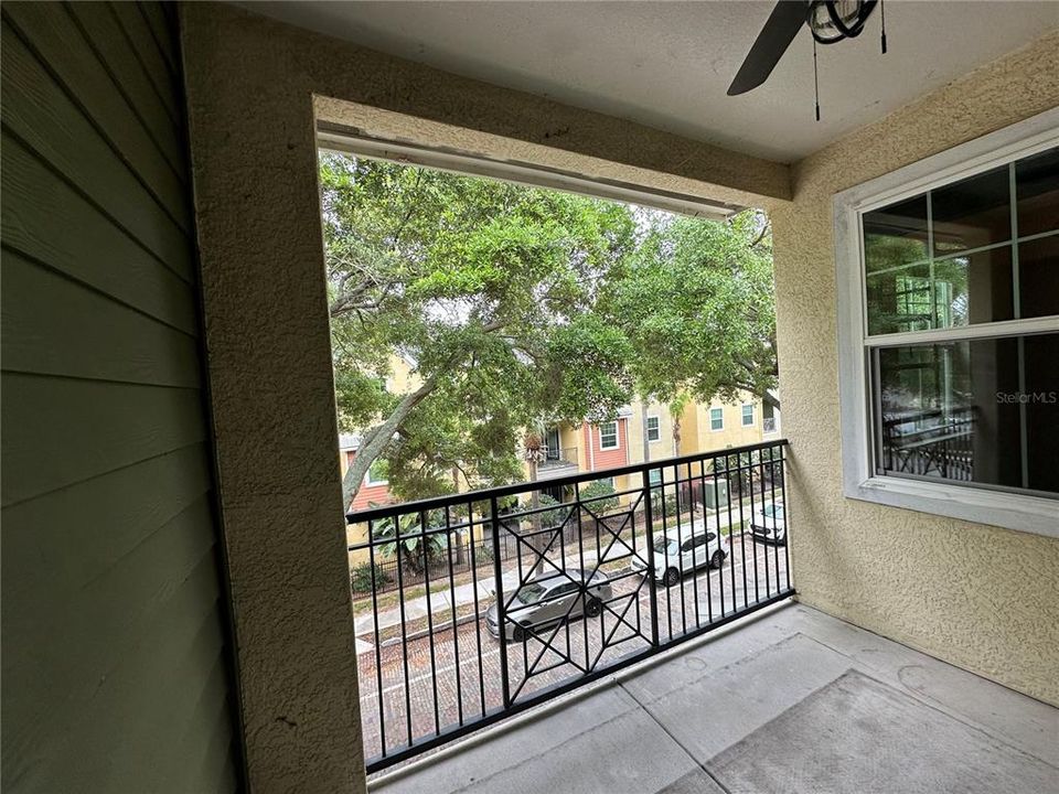 For Sale: $229,900 (1 beds, 1 baths, 1044 Square Feet)