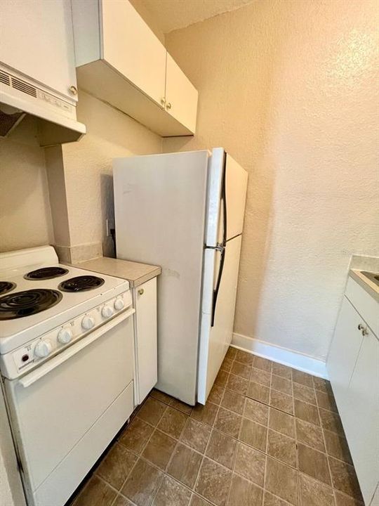 For Rent: $1,100 (1 beds, 1 baths, 695 Square Feet)