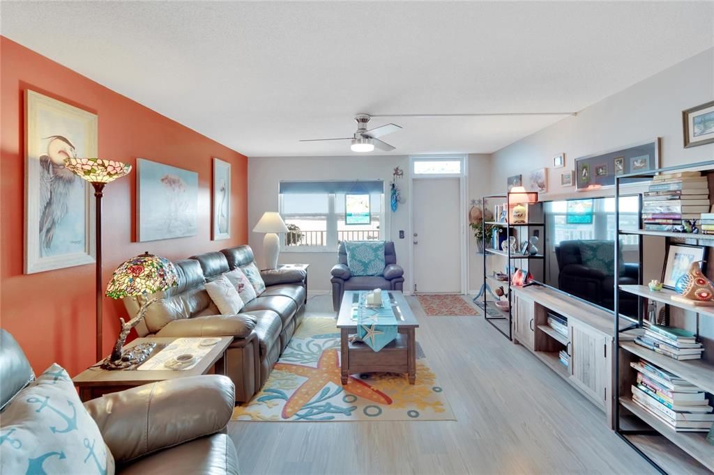 Recently Sold: $228,000 (2 beds, 1 baths, 1100 Square Feet)