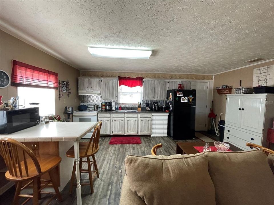 Recently Sold: $249,900 (2 beds, 1 baths, 752 Square Feet)