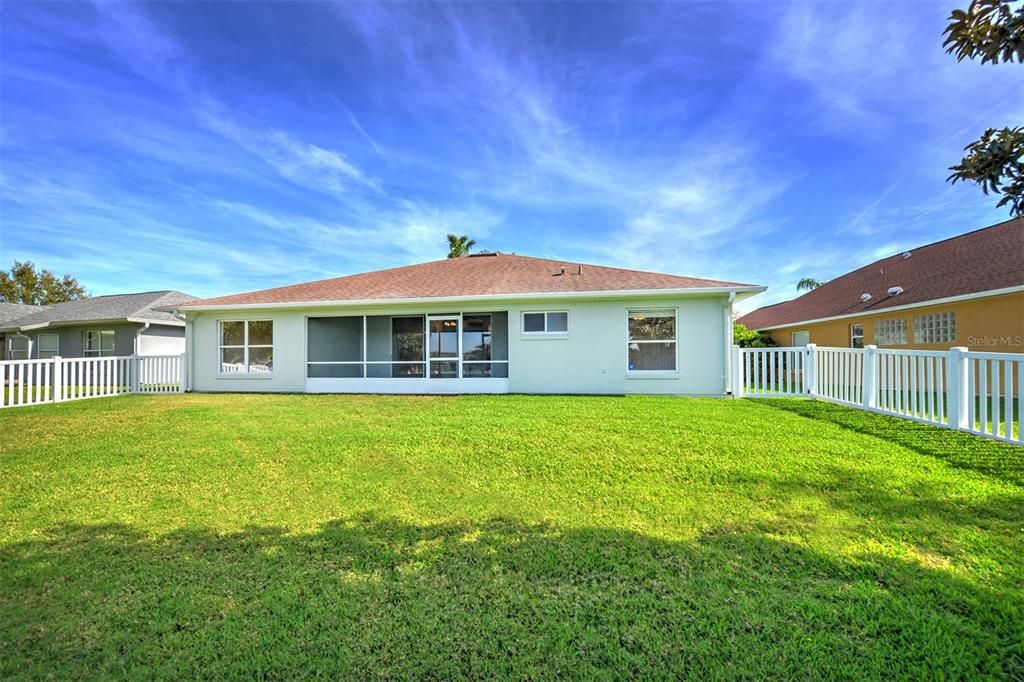 Active With Contract: $458,000 (4 beds, 2 baths, 1726 Square Feet)