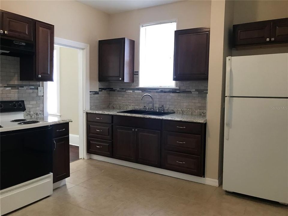 Recently Rented: $1,375 (3 beds, 2 baths, 1008 Square Feet)