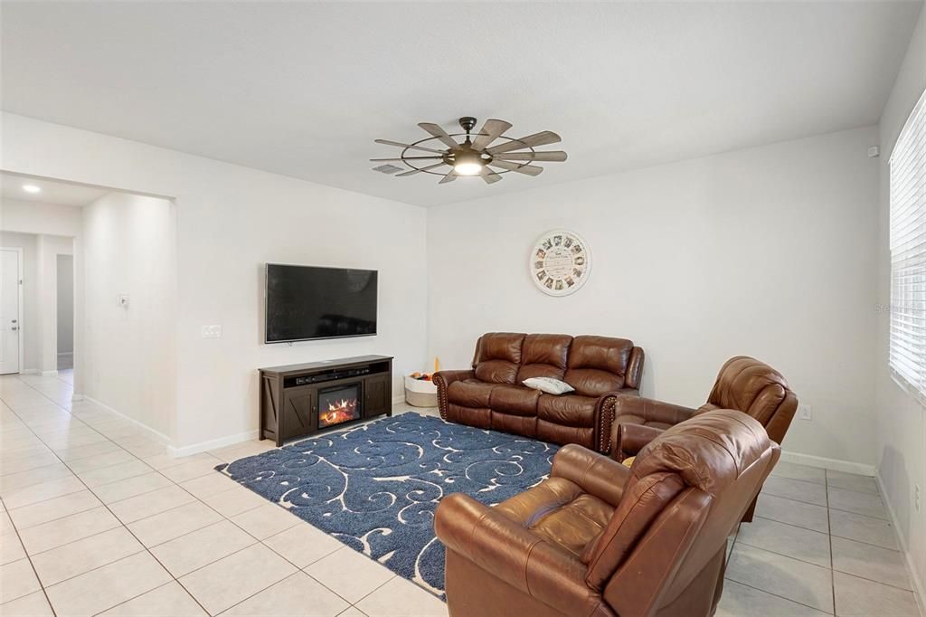 For Sale: $379,000 (3 beds, 2 baths, 1725 Square Feet)