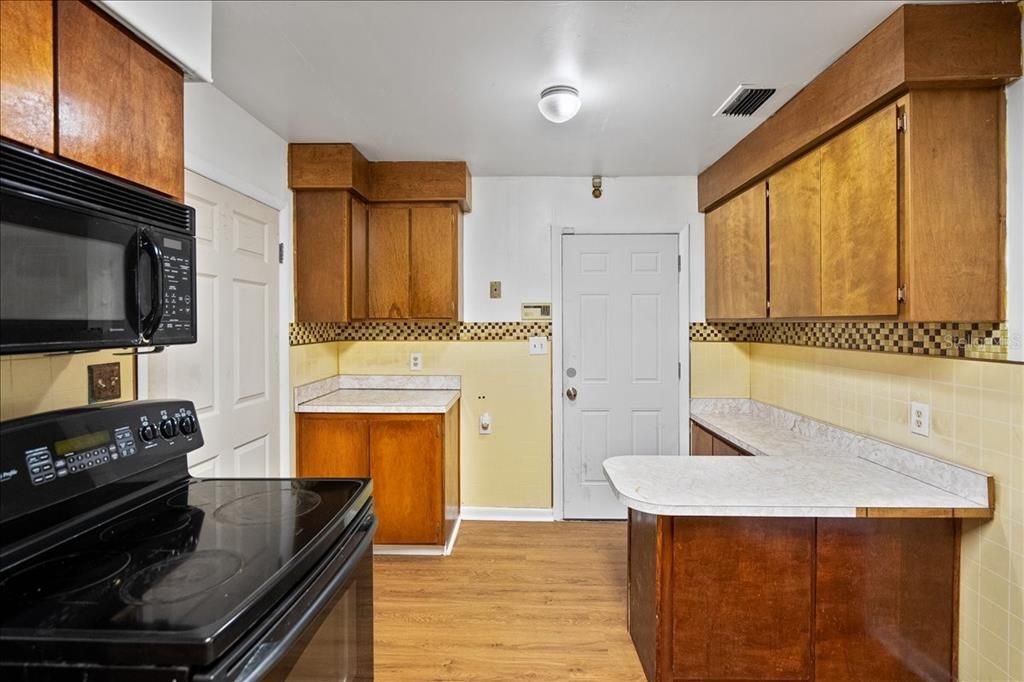 For Sale: $200,000 (3 beds, 1 baths, 1792 Square Feet)
