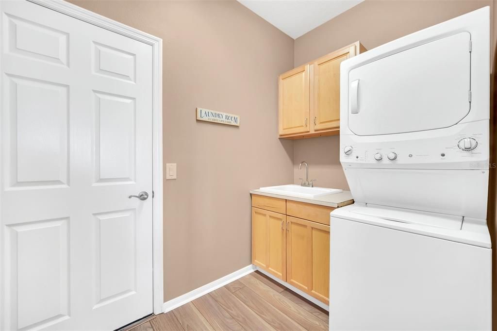 Active With Contract: $379,900 (2 beds, 2 baths, 1623 Square Feet)