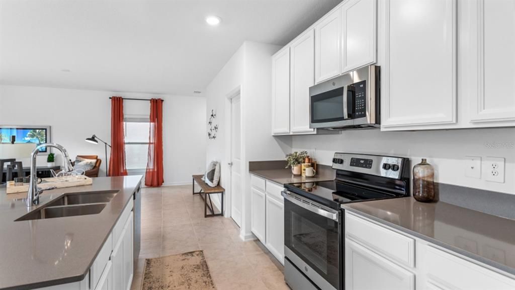 Active With Contract: $395,030 (4 beds, 2 baths, 1870 Square Feet)