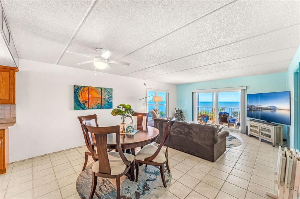 Recently Sold: $375,000 (2 beds, 2 baths, 1121 Square Feet)