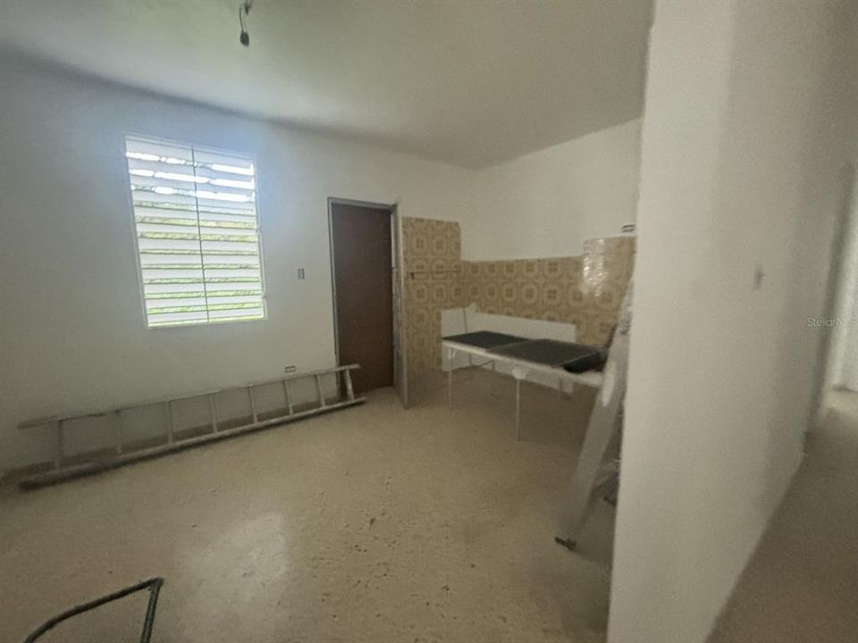 En Venta: $170,000 (6 camas, 3 baños, 1958 Pies cuadrados)