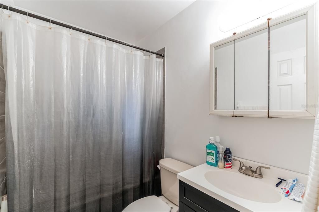 Recently Sold: $217,700 (2 beds, 1 baths, 851 Square Feet)