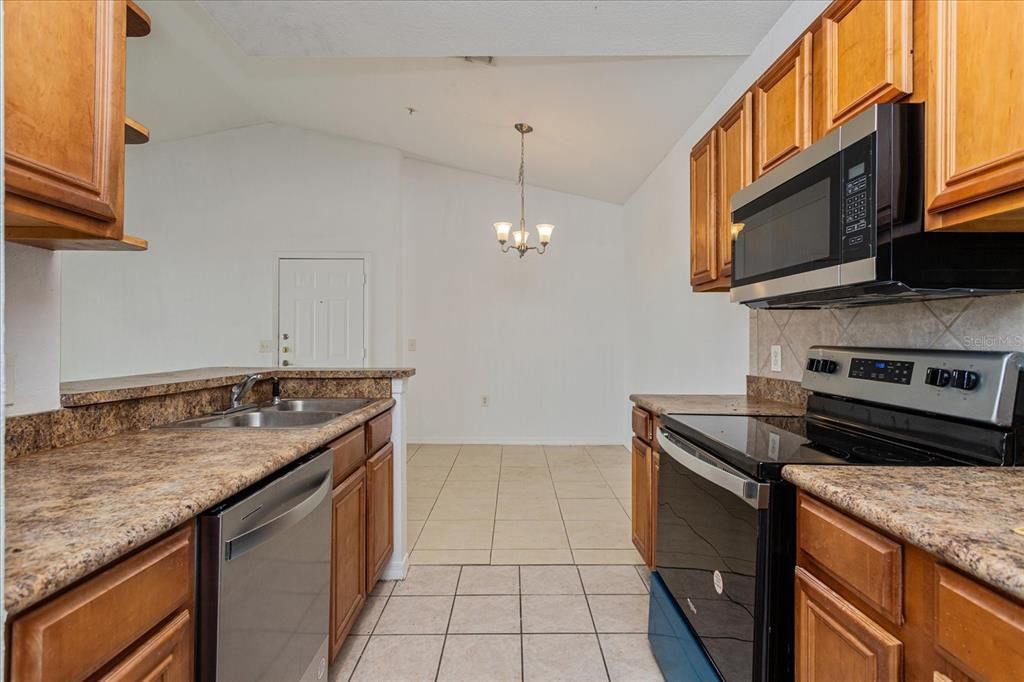 Active With Contract: $189,900 (1 beds, 1 baths, 731 Square Feet)