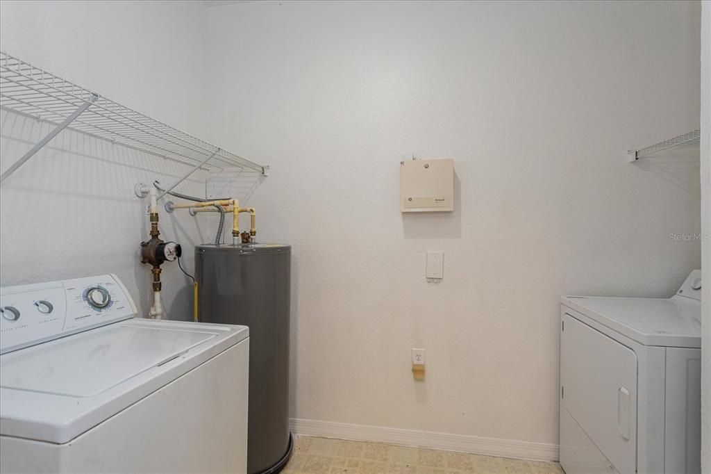 Active With Contract: $189,900 (1 beds, 1 baths, 731 Square Feet)