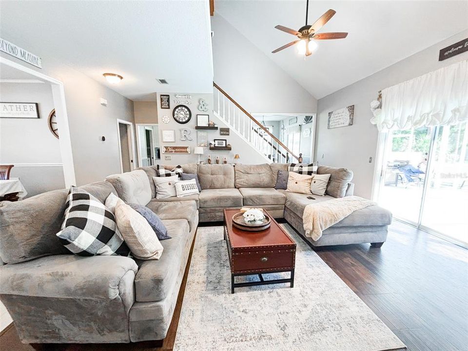 Recently Sold: $650,000 (3 beds, 2 baths, 2210 Square Feet)