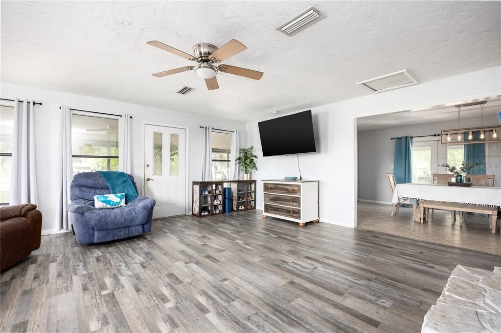 Active With Contract: $295,000 (4 beds, 2 baths, 1834 Square Feet)