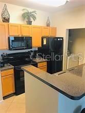Active With Contract: $259,000 (2 beds, 2 baths, 925 Square Feet)