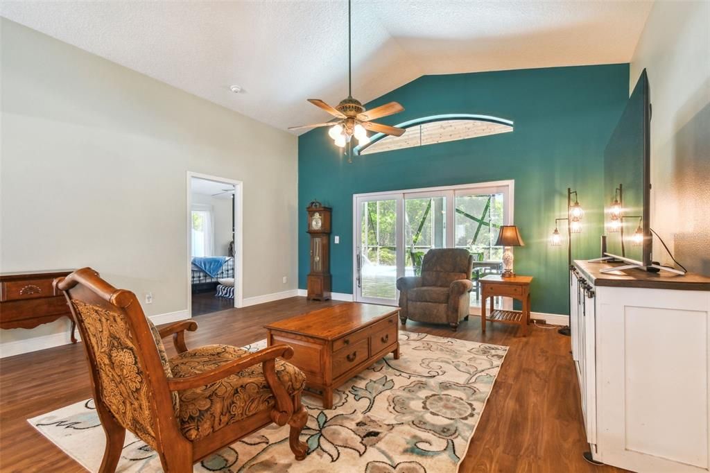 Recently Sold: $430,000 (3 beds, 2 baths, 1535 Square Feet)