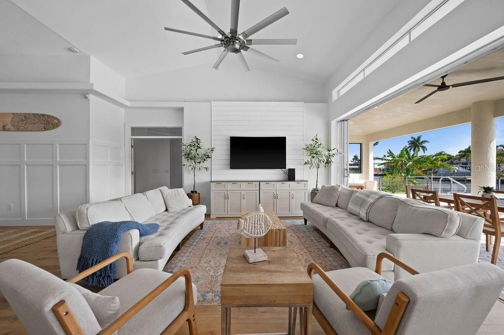 Recently Sold: $1,075,000 (3 beds, 2 baths, 1995 Square Feet)