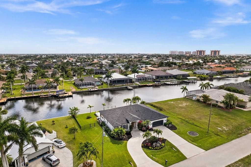 Recently Sold: $1,075,000 (3 beds, 2 baths, 1995 Square Feet)