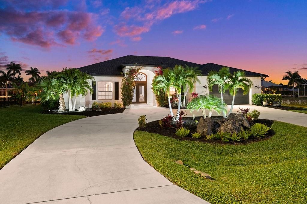 Recently Sold: $1,075,000 (3 beds, 2 baths, 1995 Square Feet)