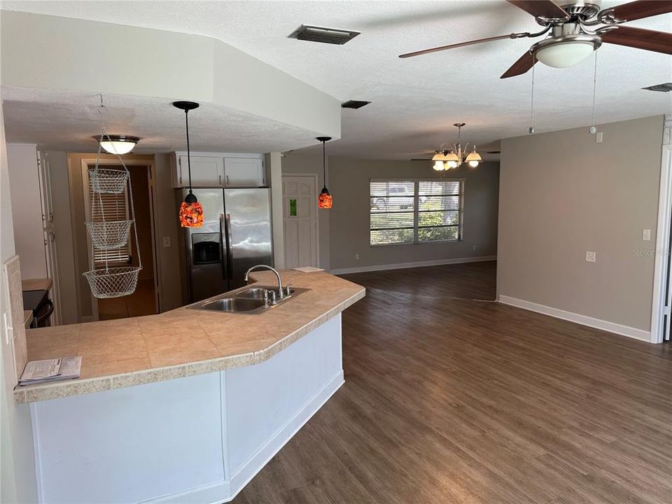 For Sale: $259,900 (2 beds, 2 baths, 1418 Square Feet)