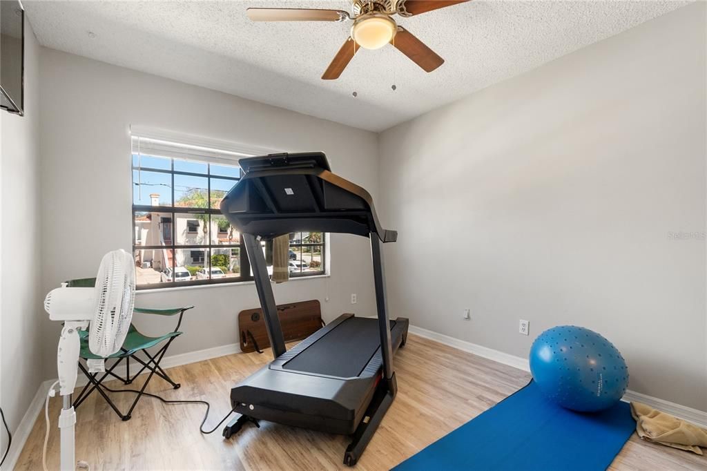 Active With Contract: $184,000 (2 beds, 2 baths, 1050 Square Feet)