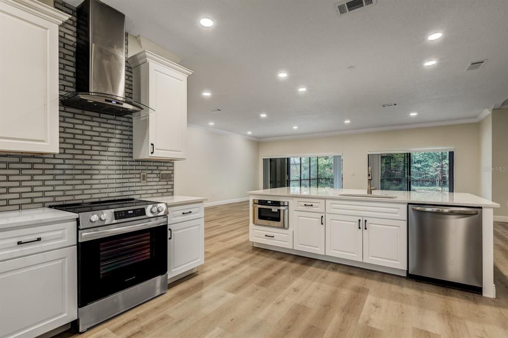 Active With Contract: $949,900 (4 beds, 3 baths, 2509 Square Feet)