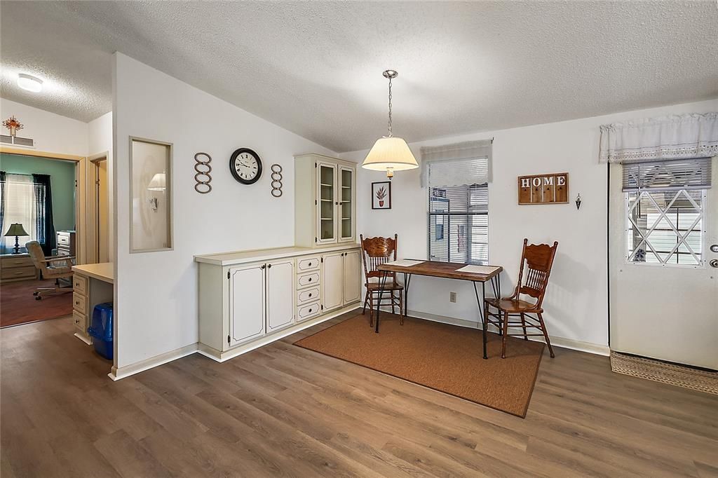 For Sale: $229,500 (2 beds, 2 baths, 1144 Square Feet)