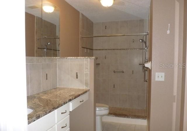 Recently Rented: $1,950 (2 beds, 2 baths, 1410 Square Feet)