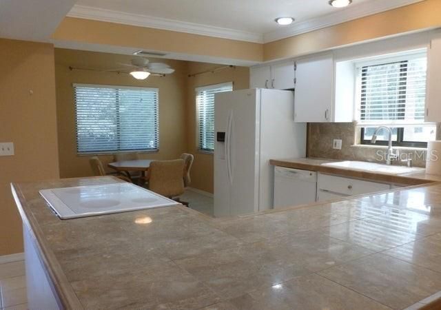 Recently Rented: $1,950 (2 beds, 2 baths, 1410 Square Feet)