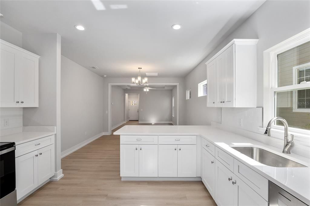 Recently Sold: $320,000 (3 beds, 2 baths, 1352 Square Feet)