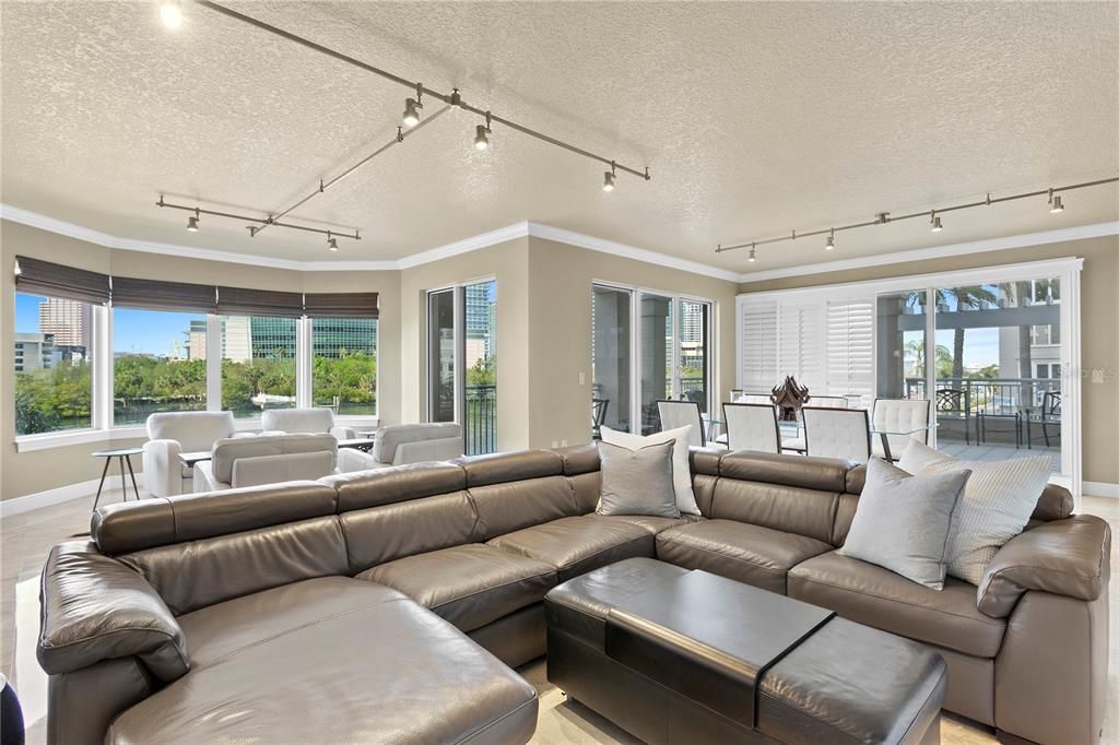 Active With Contract: $1,995,000 (3 beds, 2 baths, 2259 Square Feet)