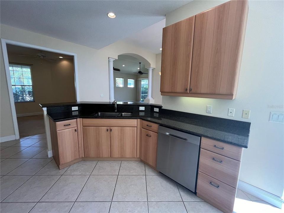 Recently Rented: $2,500 (2 beds, 2 baths, 1751 Square Feet)