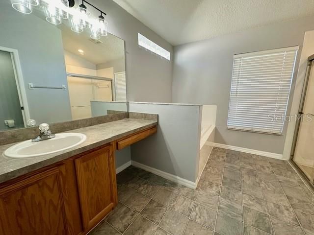 Recently Rented: $2,100 (3 beds, 2 baths, 1809 Square Feet)
