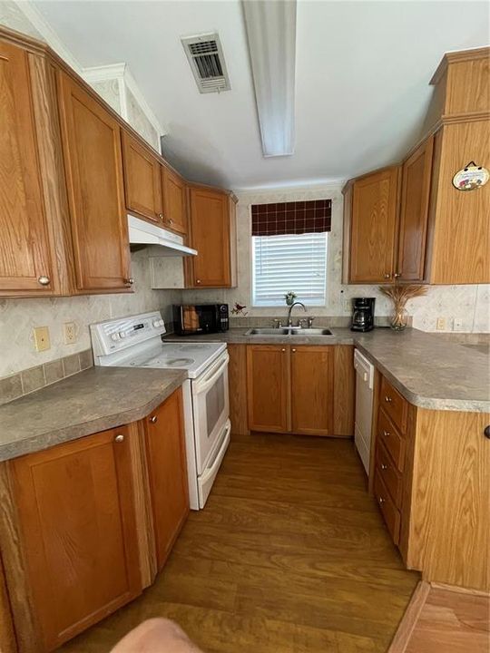 For Sale: $184,900 (1 beds, 1 baths, 504 Square Feet)