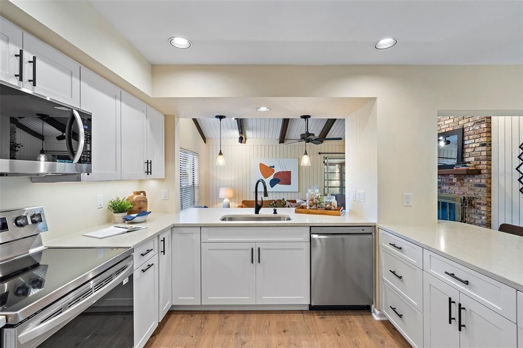 Active With Contract: $525,000 (4 beds, 2 baths, 1951 Square Feet)