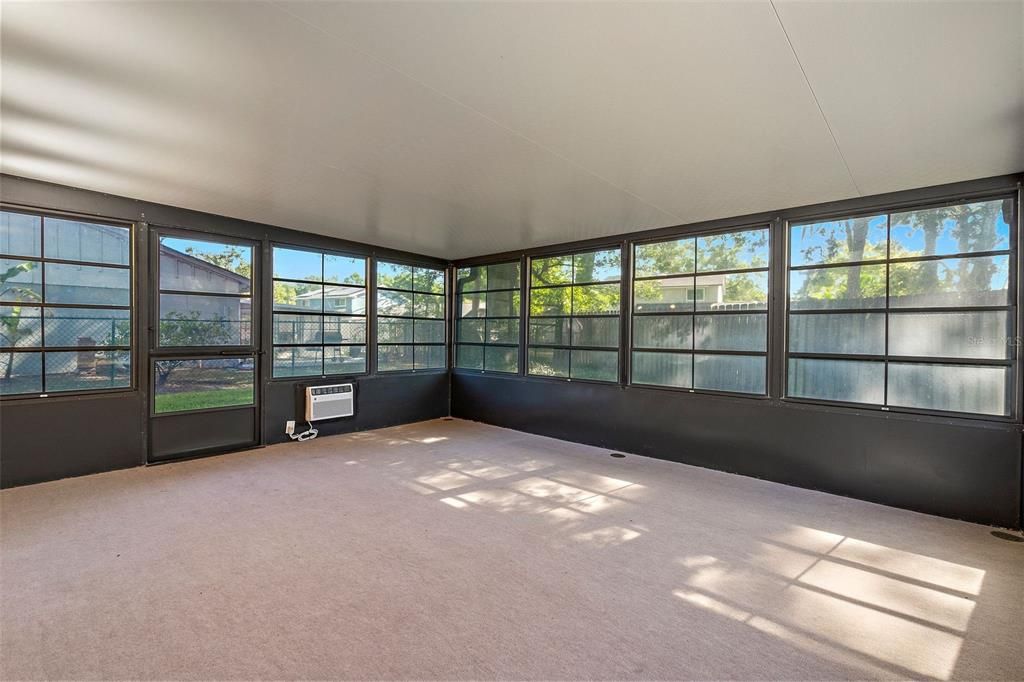 Active With Contract: $525,000 (4 beds, 2 baths, 1951 Square Feet)