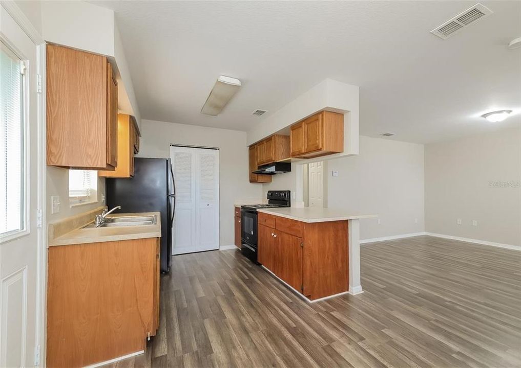 For Rent: $1,650 (3 beds, 1 baths, 1050 Square Feet)
