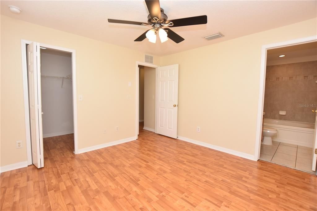 Active With Contract: $1,600 (3 beds, 2 baths, 1302 Square Feet)
